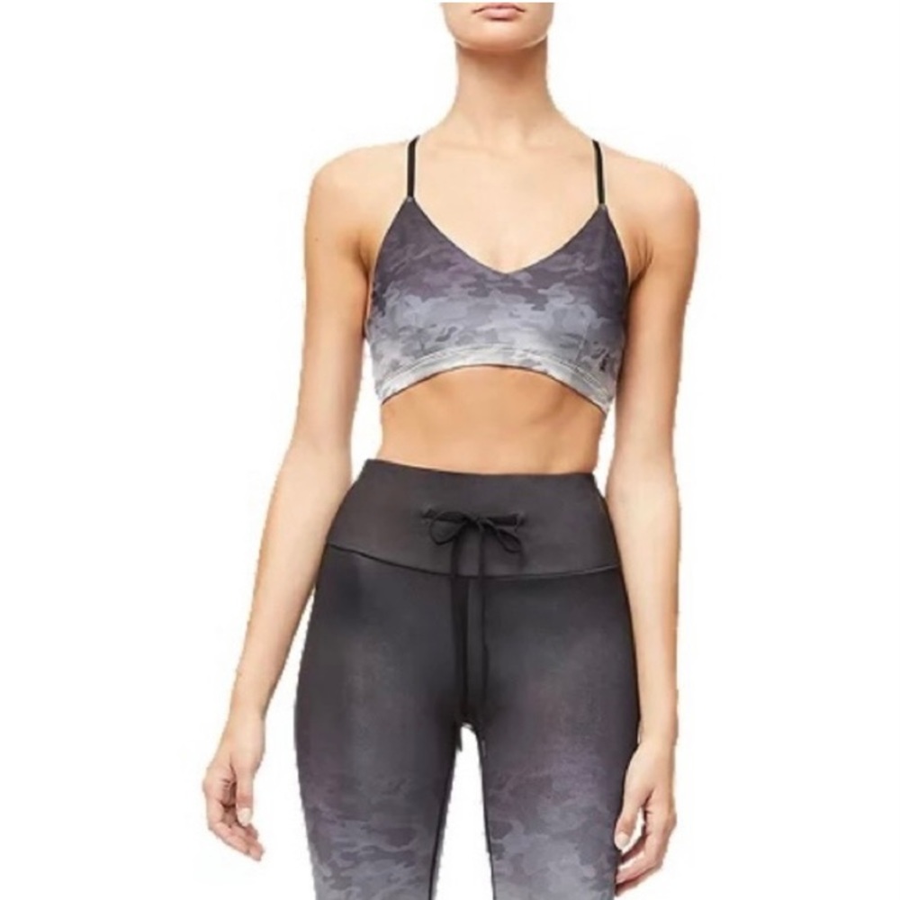 NWT ($105.00) Good American Barely There Scoop bralette. 🖤